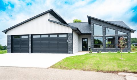 Photo of 1655 ARNIES Court, DE PERE, WI 54115 (MLS # 50313832)