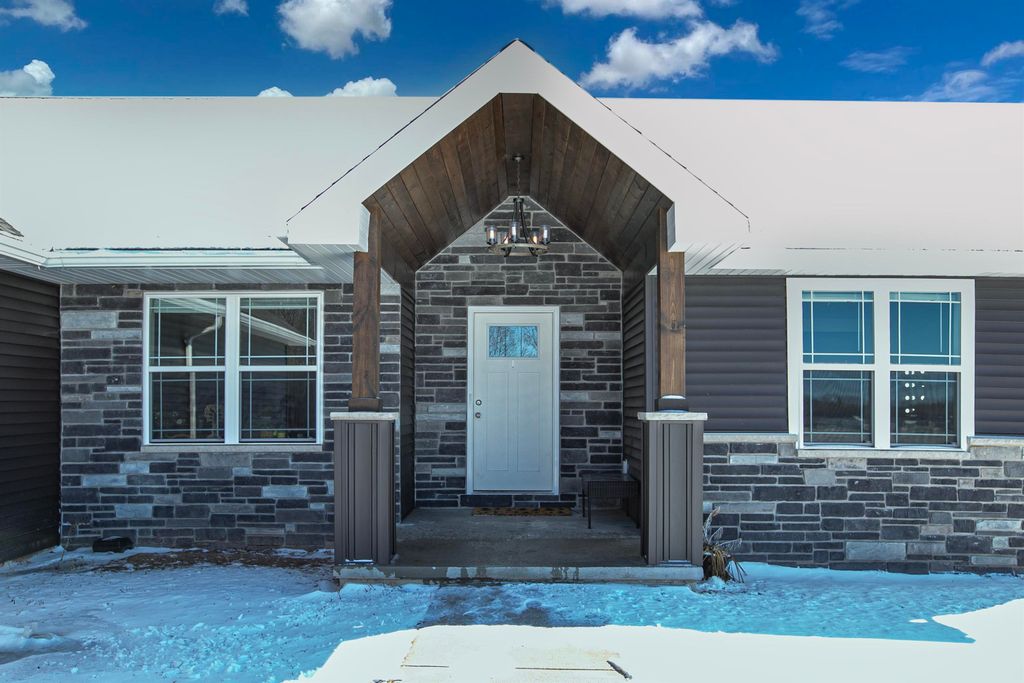 Photo of 2911 E AQUAMARINE Avenue, APPLETON, WI 54913 (MLS # 50319797)