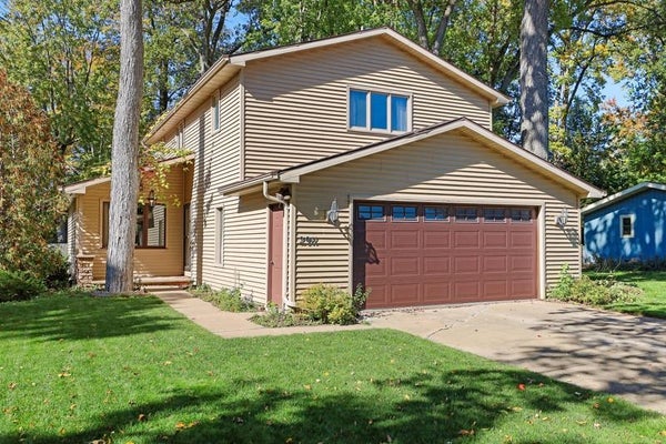 2911 S DELLWOOD ST, APPLETON, WI 54915 - Image ea510d01e25cbfbe699cd517b2df598c/1668722705