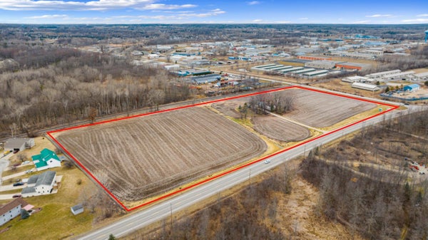 1141 LAKEVIEW DR, GREEN BAY, WI 54313 - Image ea67e97fa3ec44b56e120ca03d122fd5/3113912565