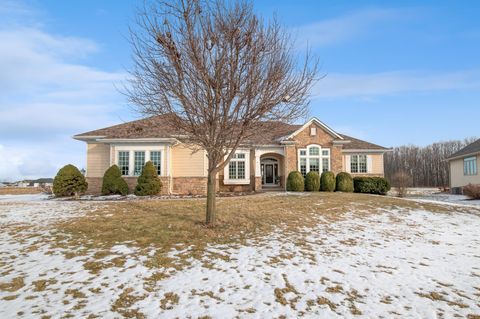 Photo of 581 ROYAL ST PATS Drive, WRIGHTSTOWN, WI 54180 (MLS # 50320055)
