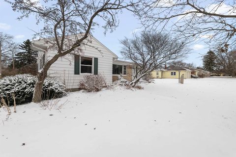 Photo of 777 E PIONEER Road, FOND DU LAC, WI 54935 (MLS # 50319493)