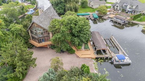 Photo of 85 LAKE REST Avenue, OSHKOSH, WI 54902 (MLS # 50315406)