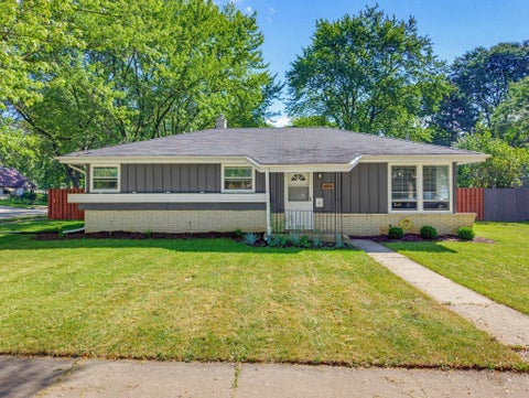 Photo of 6006 S 20TH Street, MILWAUKEE, WI 53221 (MLS # 50332622)