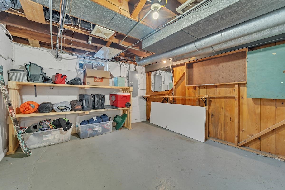 Milwaukee, Wisconsin 53207, United States, 3 Bedrooms Bedrooms, ,2 BathroomsBathrooms,Residential,Active,94868