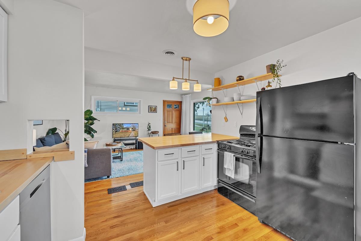 Milwaukee, Wisconsin 53207, United States, 3 Bedrooms Bedrooms, ,2 BathroomsBathrooms,Residential,Active,94868