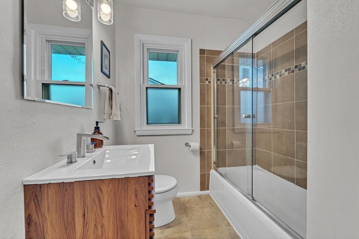 Milwaukee, Wisconsin 53207, United States, 3 Bedrooms Bedrooms, ,2 BathroomsBathrooms,Residential,Active,94868