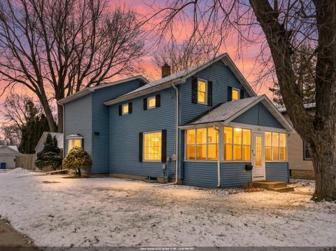 Photo of 1846 SHERIDAN Street, OSHKOSH, WI 54901 (MLS # 50321438)