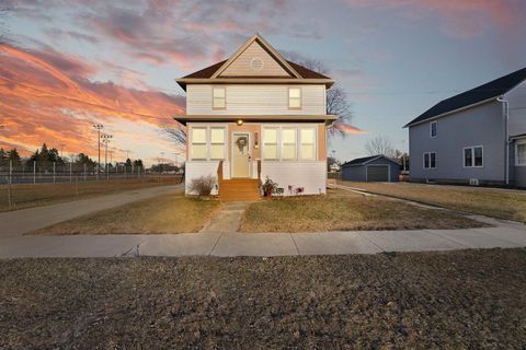 Photo of 609 GROVE Street, BEAVER DAM, WI 53916 (MLS # 50321610)