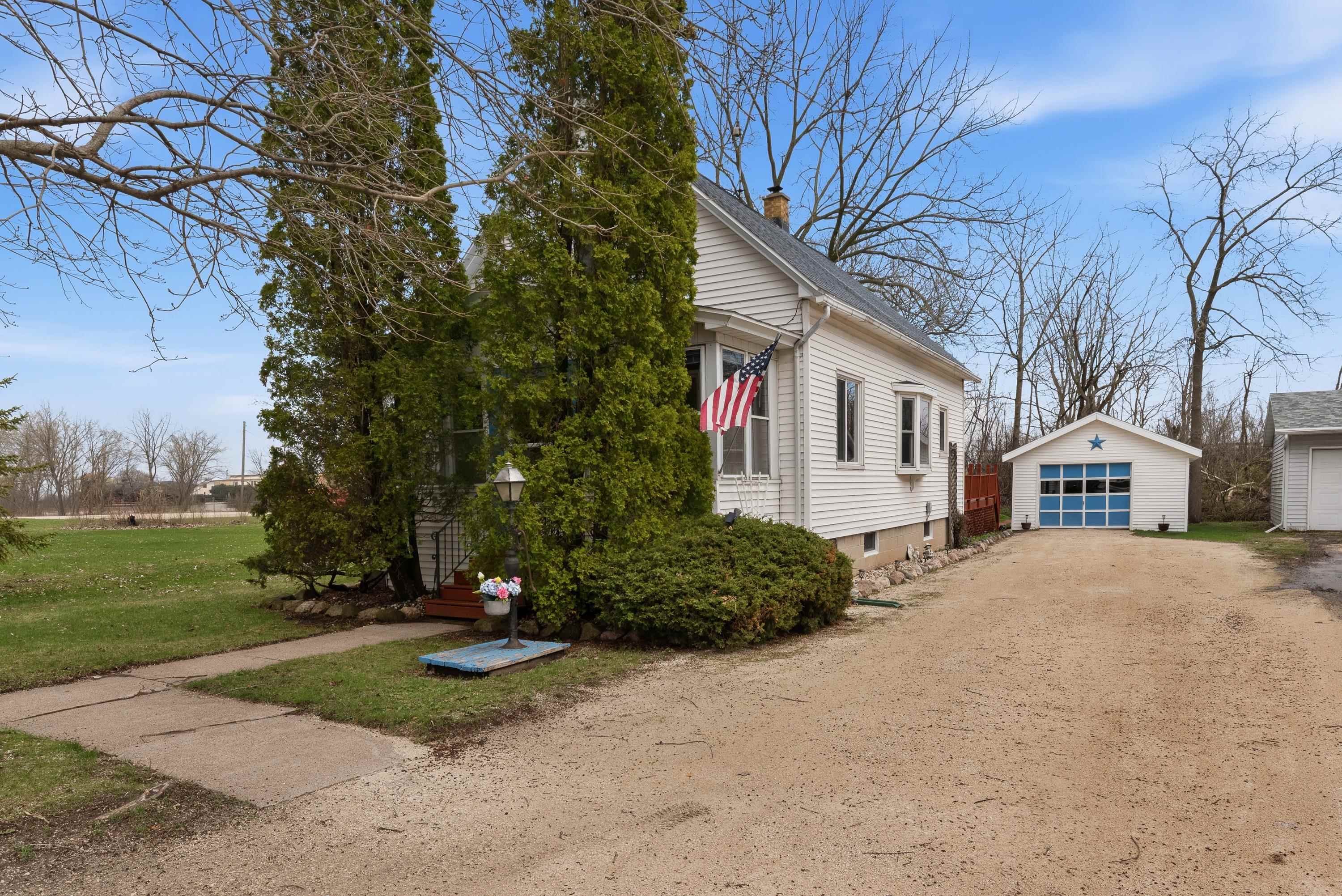 Photo 1 of 30 — 1104 NEW YORK Avenue, NORTH FOND DU LAC, WI 54937