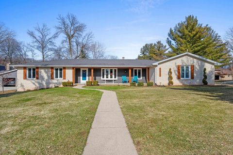Photo of 2031 PARKWOOD Court, GREEN BAY, WI 54304 (MLS # 50323206)