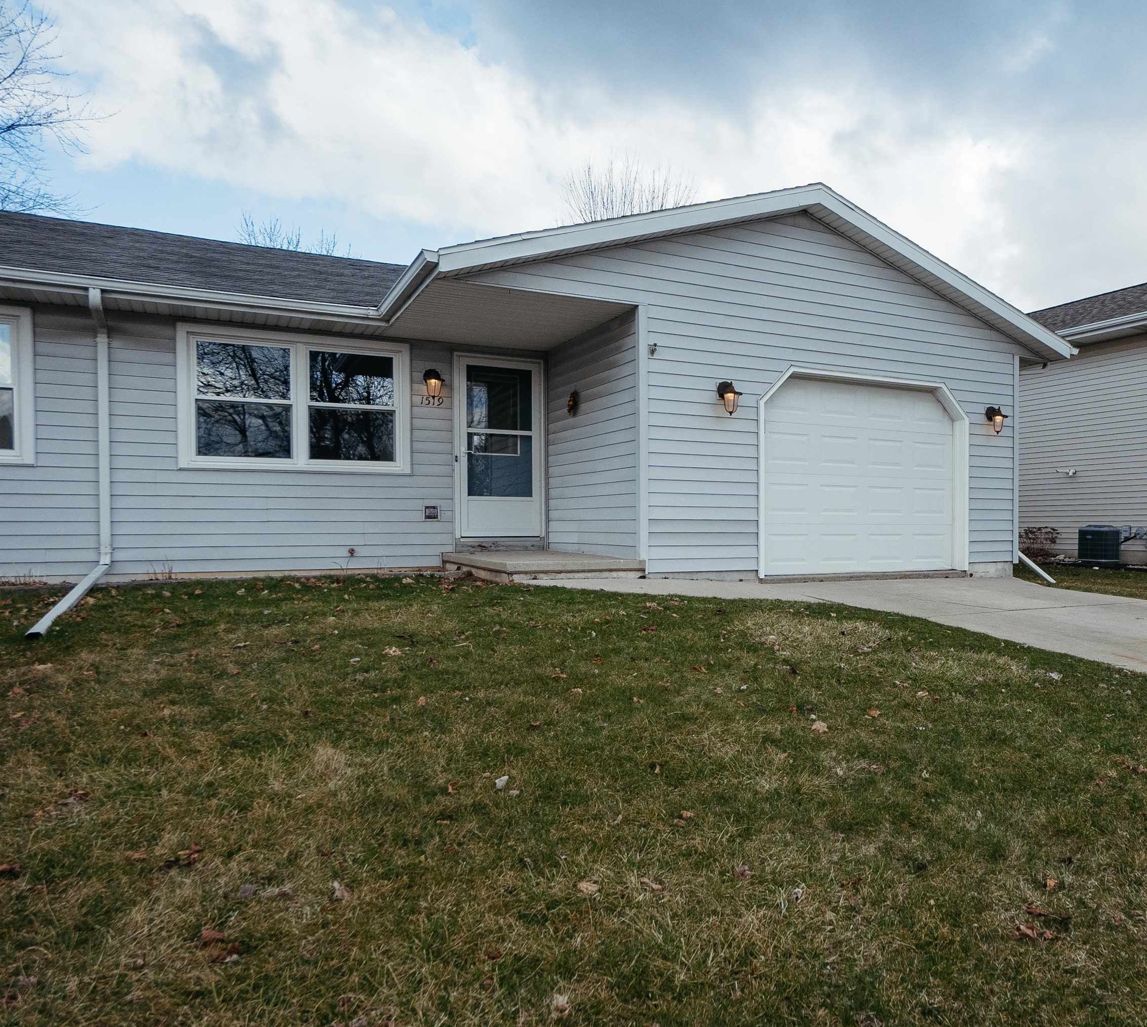 Photo 1 of 21 — 1519 FAIRLAWN Avenue, NORTH FOND DU LAC, WI 54937