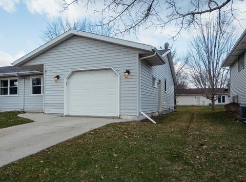 Photo of 1519 FAIRLAWN Avenue, NORTH FOND DU LAC, WI 54937 (MLS # 50323280)