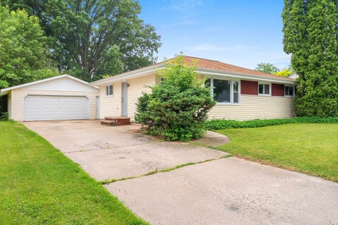 Photo of 637 E WILSON Avenue, APPLETON, WI 54915 (MLS # 50327149)