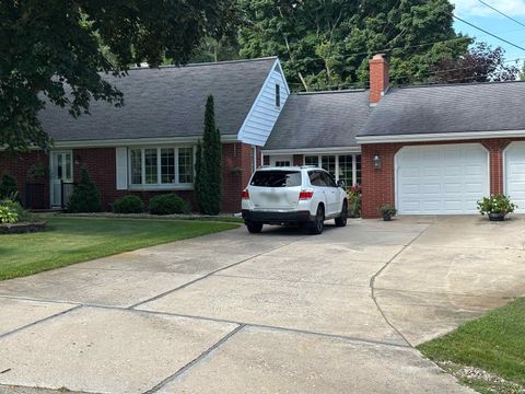 Photo of 5427 OAKLEAF Drive, LUXEMBURG, WI 54217 (MLS # 50319244)