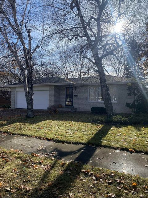 Photo of 835 HARMEL Avenue, OSHKOSH, WI 54902 (MLS # 50318617)