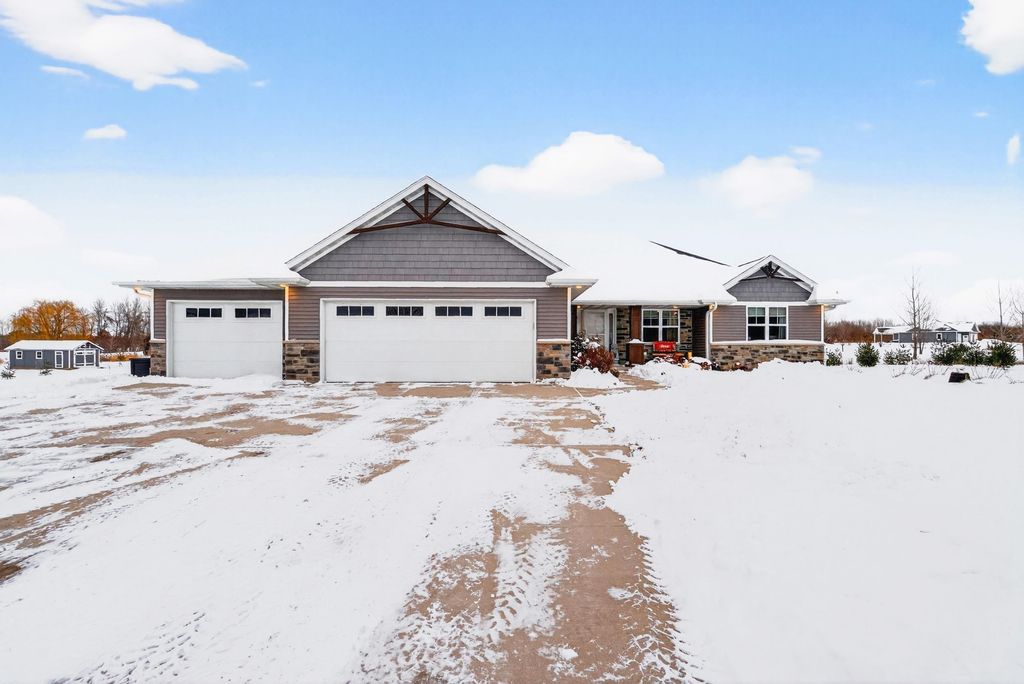 Photo of 2226 LADDIE Trail, DE PERE, WI 54115 (MLS # 50319151)