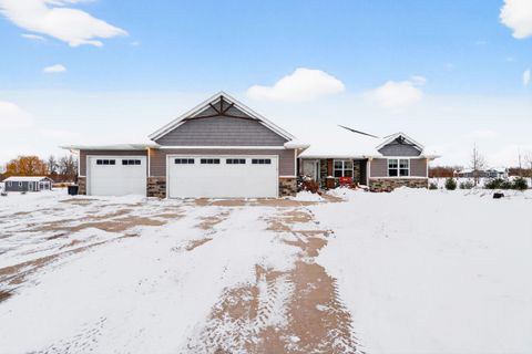 Photo of 2226 LADDIE Trail, DE PERE, WI 54115 (MLS # 50319151)