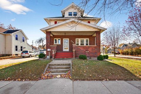 Photo of 324 E 2ND Street, FOND DU LAC, WI 54935 (MLS # 50318285)