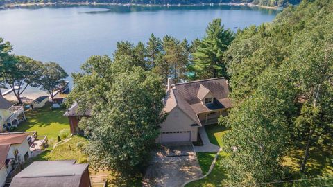 Photo of W4631 N PEARL LAKE Road, REDGRANITE, WI 54970 (MLS # 50313593)