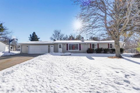 Photo of 313 STEVEN Court, DENMARK, WI 54208 (MLS # 50321321)