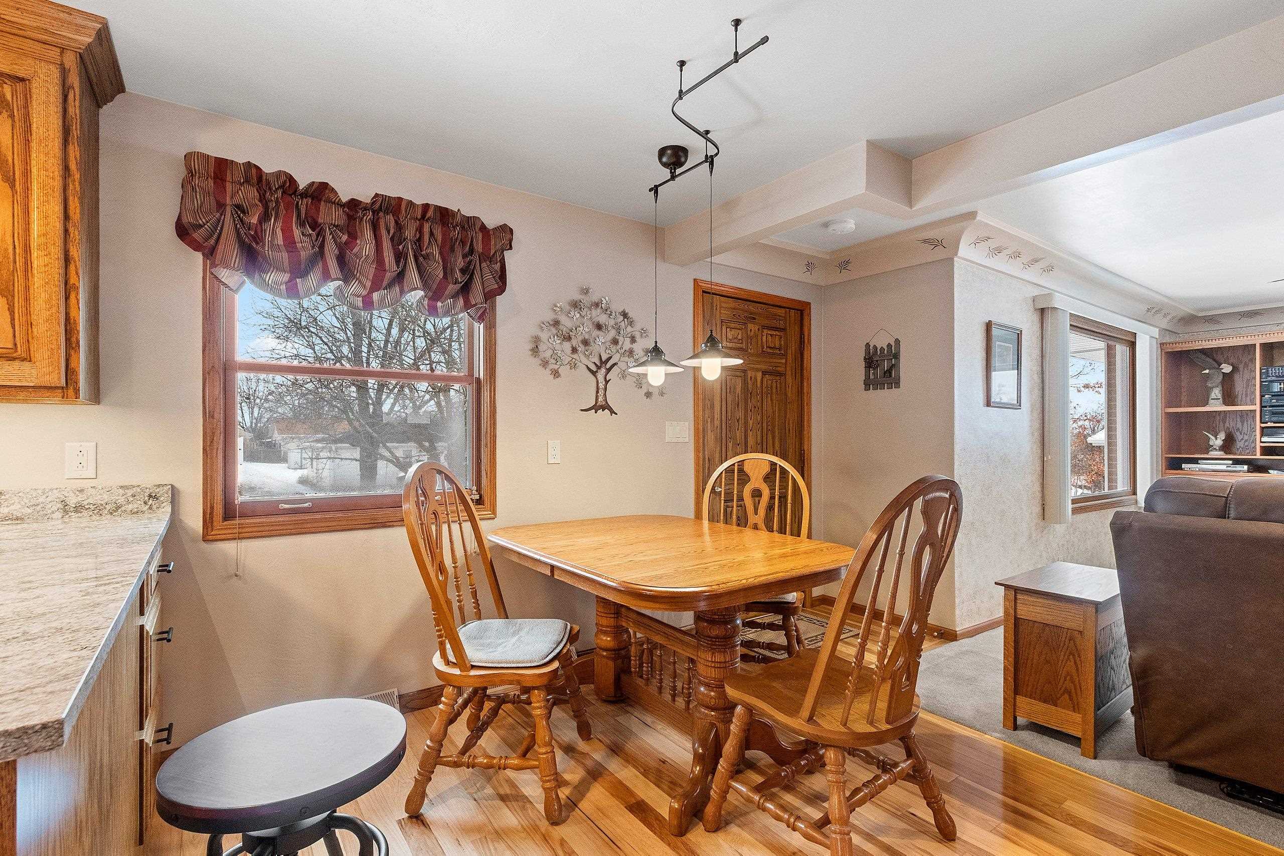 1035 E KIMBERLY Avenue