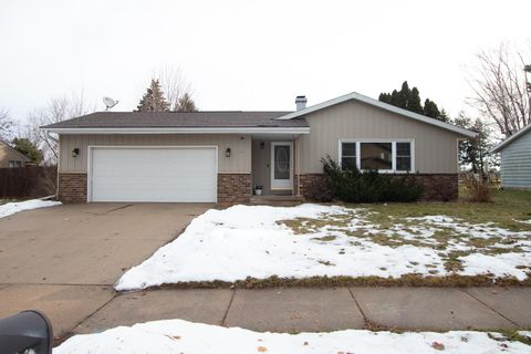 Photo of 340 WESTBROOK Drive, OSHKOSH, WI 54904 (MLS # 50319831)