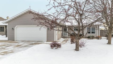 Photo of 1253 MEADOWVIEW Drive, MENASHA, WI 54952 (MLS # 50320313)