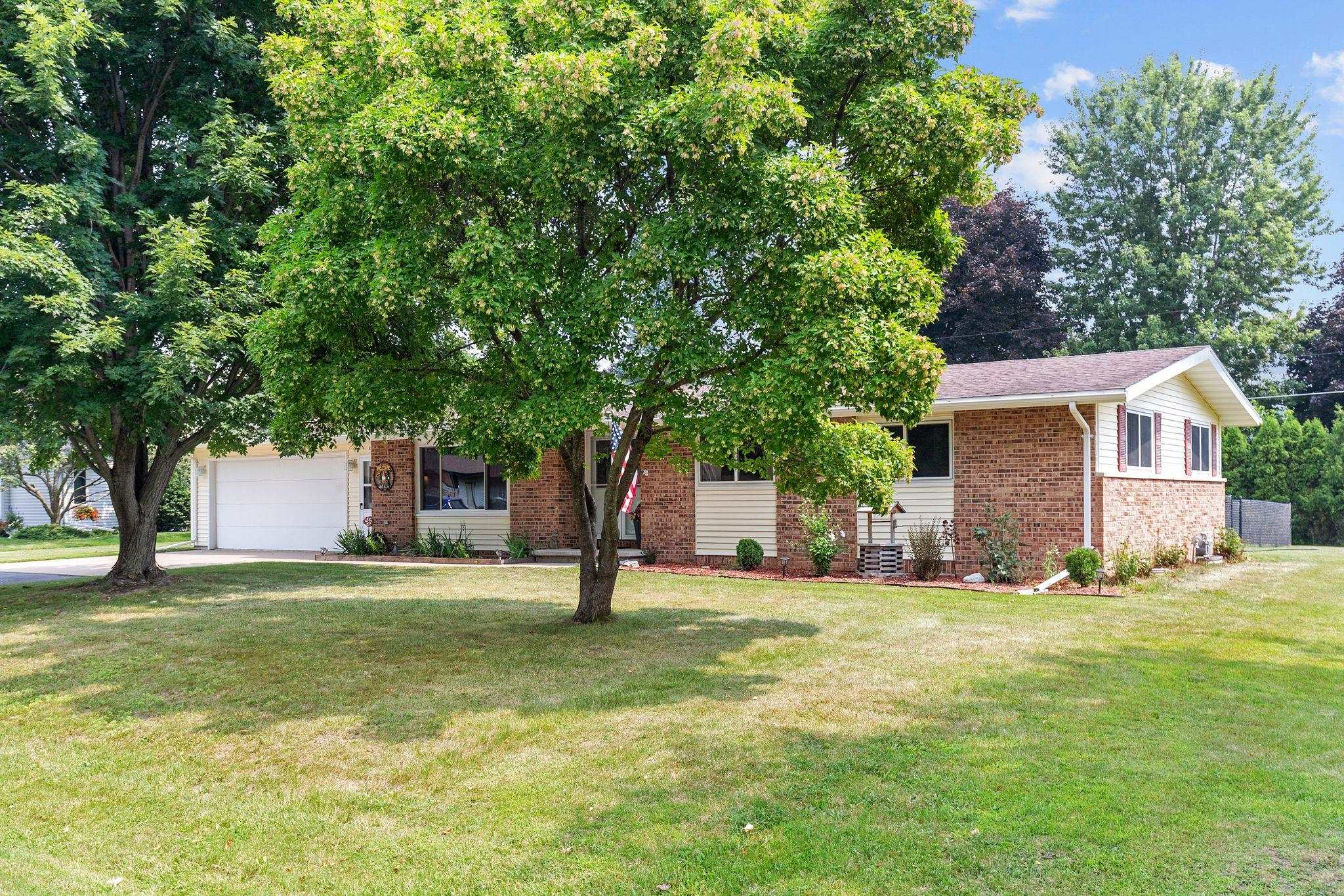 Appleton, Wisconsin 54914, United States, 3 Bedrooms Bedrooms, ,2 BathroomsBathrooms,Residential,Active,203658