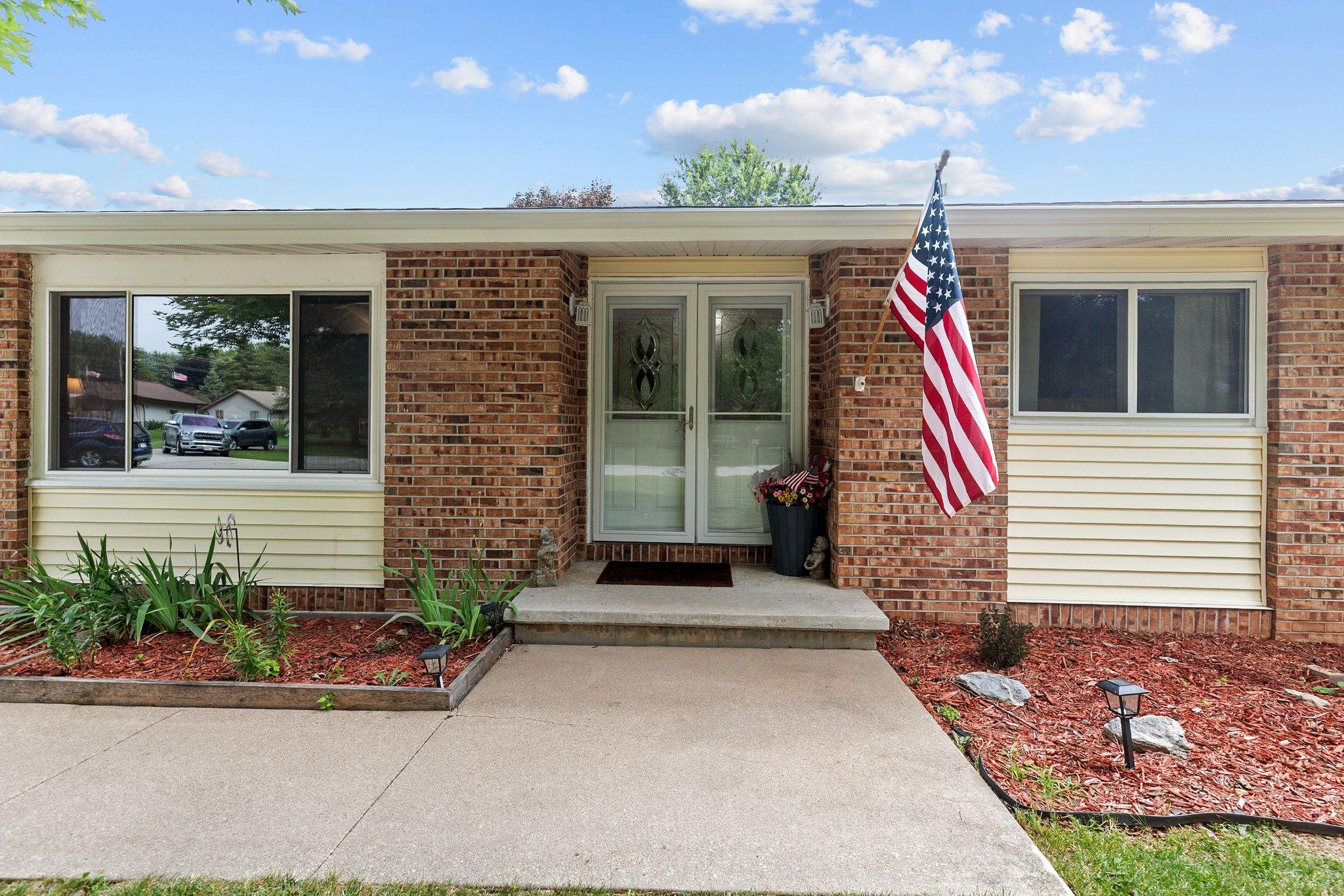 Appleton, Wisconsin 54914, United States, 3 Bedrooms Bedrooms, ,2 BathroomsBathrooms,Residential,Active,203658