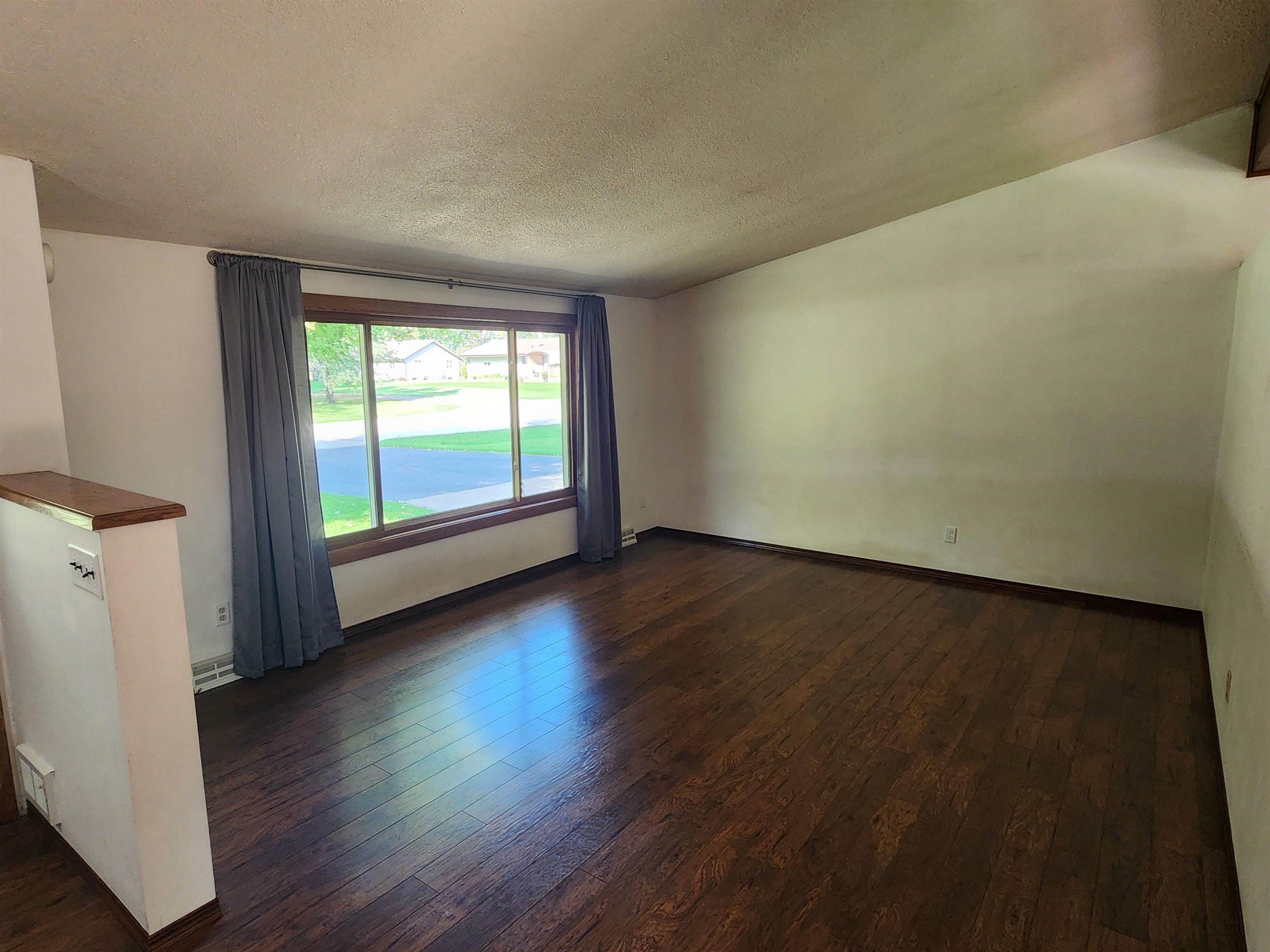 Appleton, Wisconsin 54914, United States, 3 Bedrooms Bedrooms, ,2 BathroomsBathrooms,Residential,Active,203658