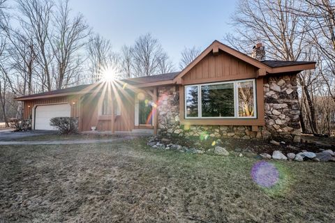 Photo of 8420 SOUTHVIEW Drive, CRANDON, WI 54520 (MLS # 50309770)