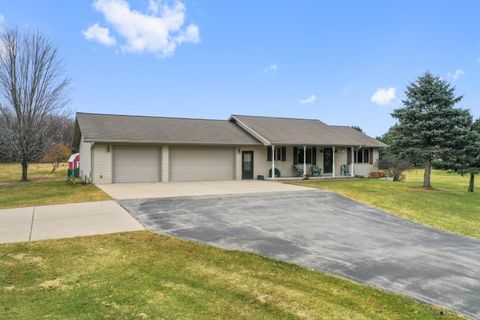 Photo of 8144 SOUTH CHASE Road, PULASKI, WI 54162 (MLS # 50318389)