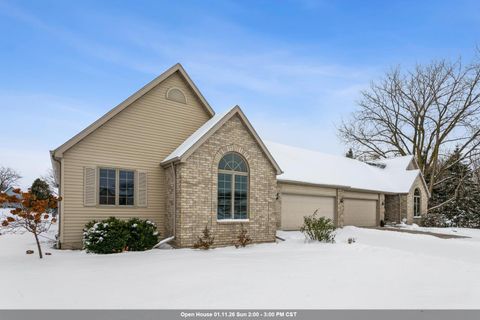 Photo of 125 FIELDCREST Drive, BRILLION, WI 54110 (MLS # 50318771)