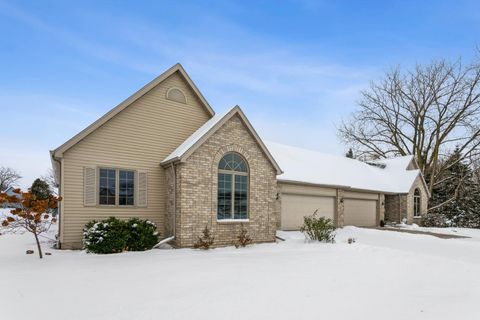 Photo of 125 FIELDCREST Drive, BRILLION, WI 54110 (MLS # 50318771)