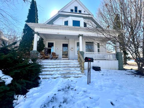 Photo of 146 E MOORE Street, BERLIN, WI 54923 (MLS # 50321741)