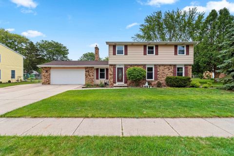 Photo of 241 SCOUT Way, DE PERE, WI 54115 (MLS # 50327257)