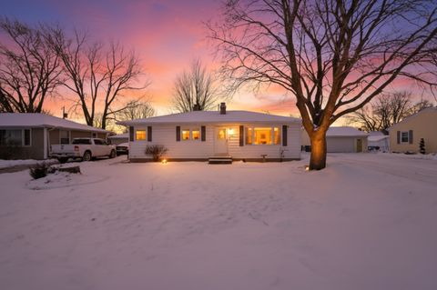Photo of 975 CLOVER Street, MENASHA, WI 54952 (MLS # 50319534)