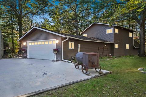 Photo of 4935 SPIREA Road, OCONTO FALLS, WI 54139 (MLS # 50315817)