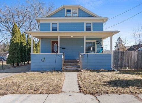 Photo of 1214 GRAND Street, OSHKOSH, WI 54901 (MLS # 50321349)