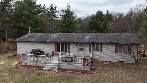 Photo of N1240 OTTER PONDS Lane, KESHENA, WI 54135 (MLS # 50319346)