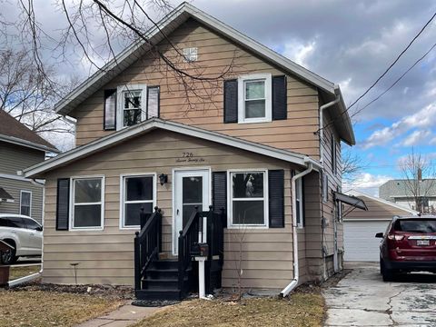 Photo of 726 W SUMMER Street, APPLETON, WI 54914 (MLS # 50321373)