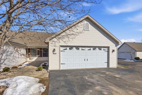 Photo of 802 SUNRIDGE Court #B, WAUPACA, WI 54981 (MLS # 50321286)