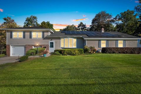 Photo of 780 THOMPSON Street, PESHTIGO, WI 54157 (MLS # 50316042)