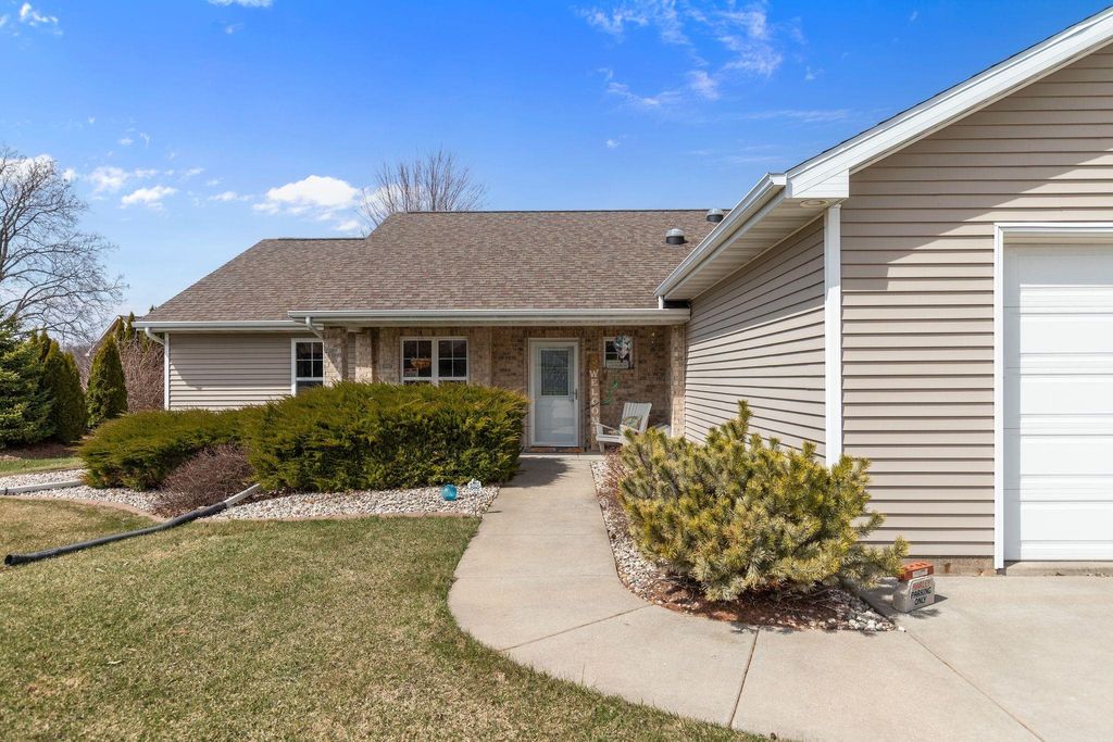 Photo of W5284 WATERVIEW Drive, SHERWOOD, WI 54169 (MLS # 50323424)