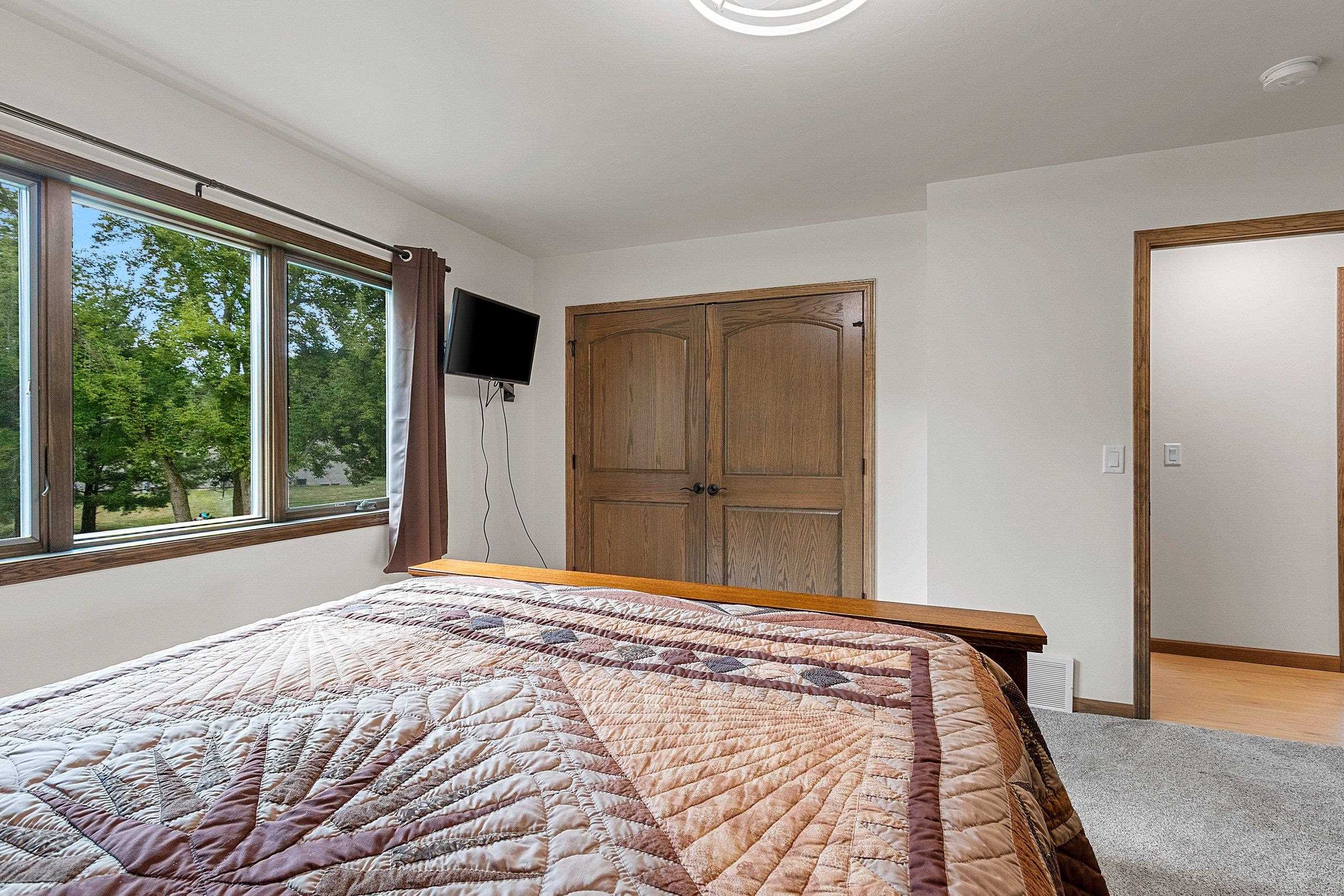 Shawano, Wisconsin 54166, United States, 3 Bedrooms Bedrooms, ,2 BathroomsBathrooms,Residential,Active,194742