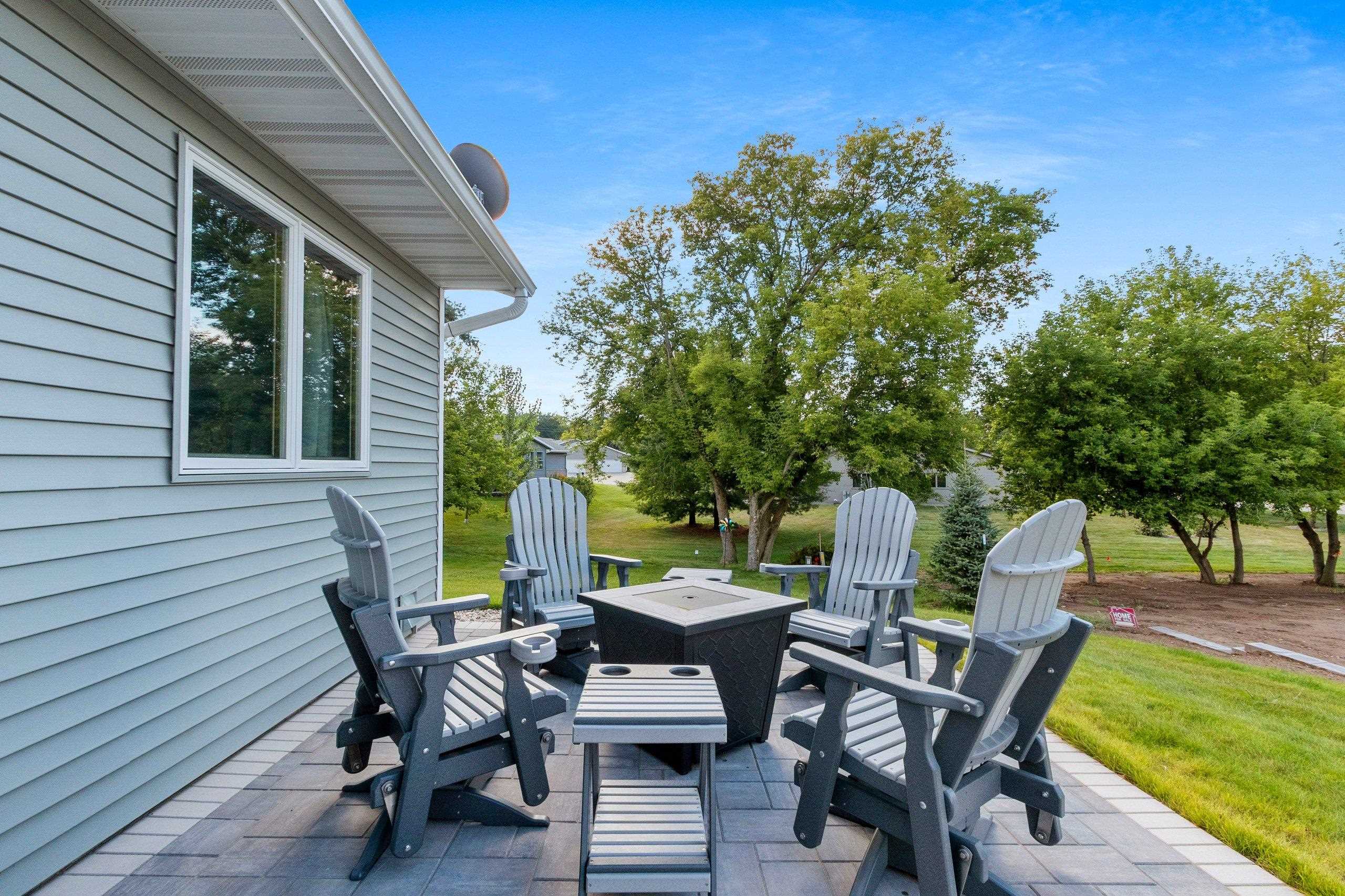 Shawano, Wisconsin 54166, United States, 3 Bedrooms Bedrooms, ,2 BathroomsBathrooms,Residential,Active,194742