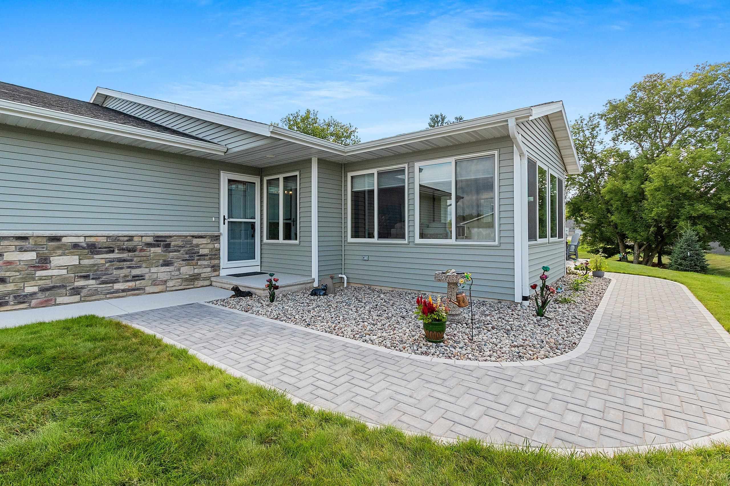 Shawano, Wisconsin 54166, United States, 3 Bedrooms Bedrooms, ,2 BathroomsBathrooms,Residential,Active,194742