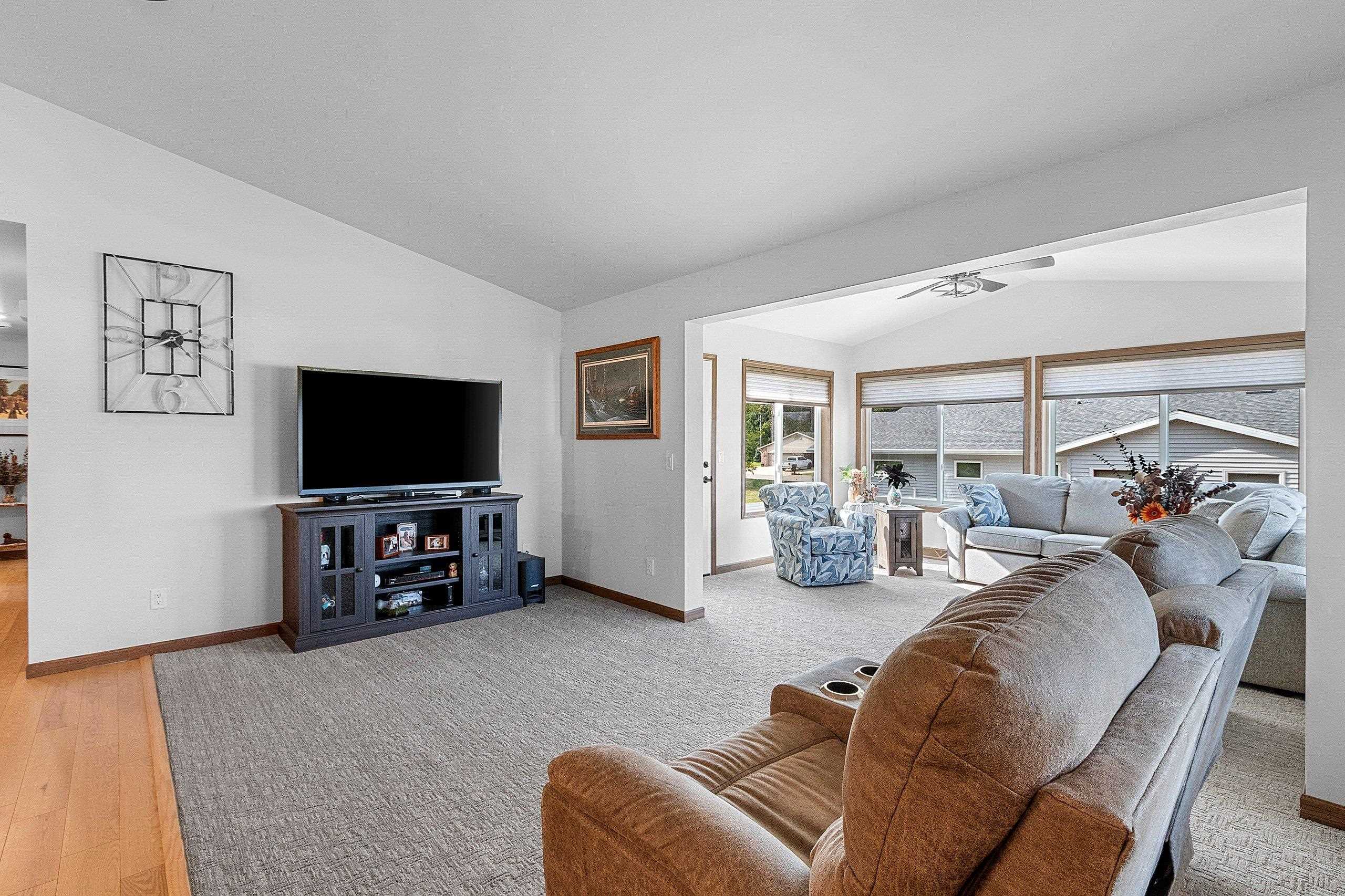 Shawano, Wisconsin 54166, United States, 3 Bedrooms Bedrooms, ,2 BathroomsBathrooms,Residential,Active,194742