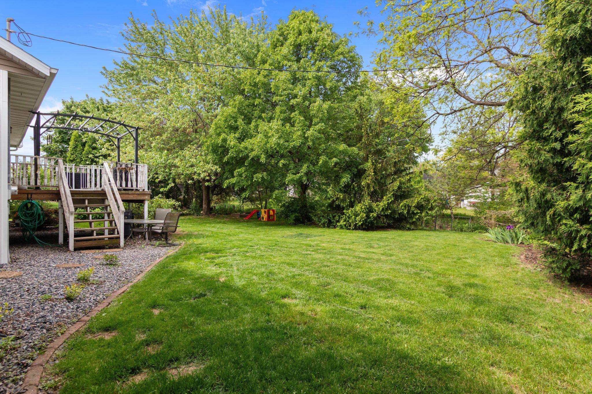 1433 W ROSELAWN Drive